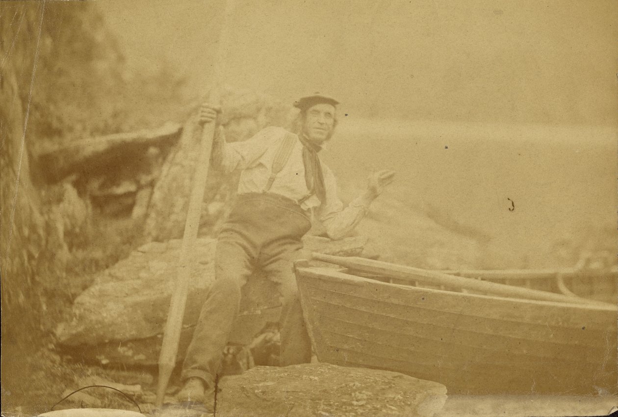 [Hombre posando junto a bote de remos] de Unknown artist/maker