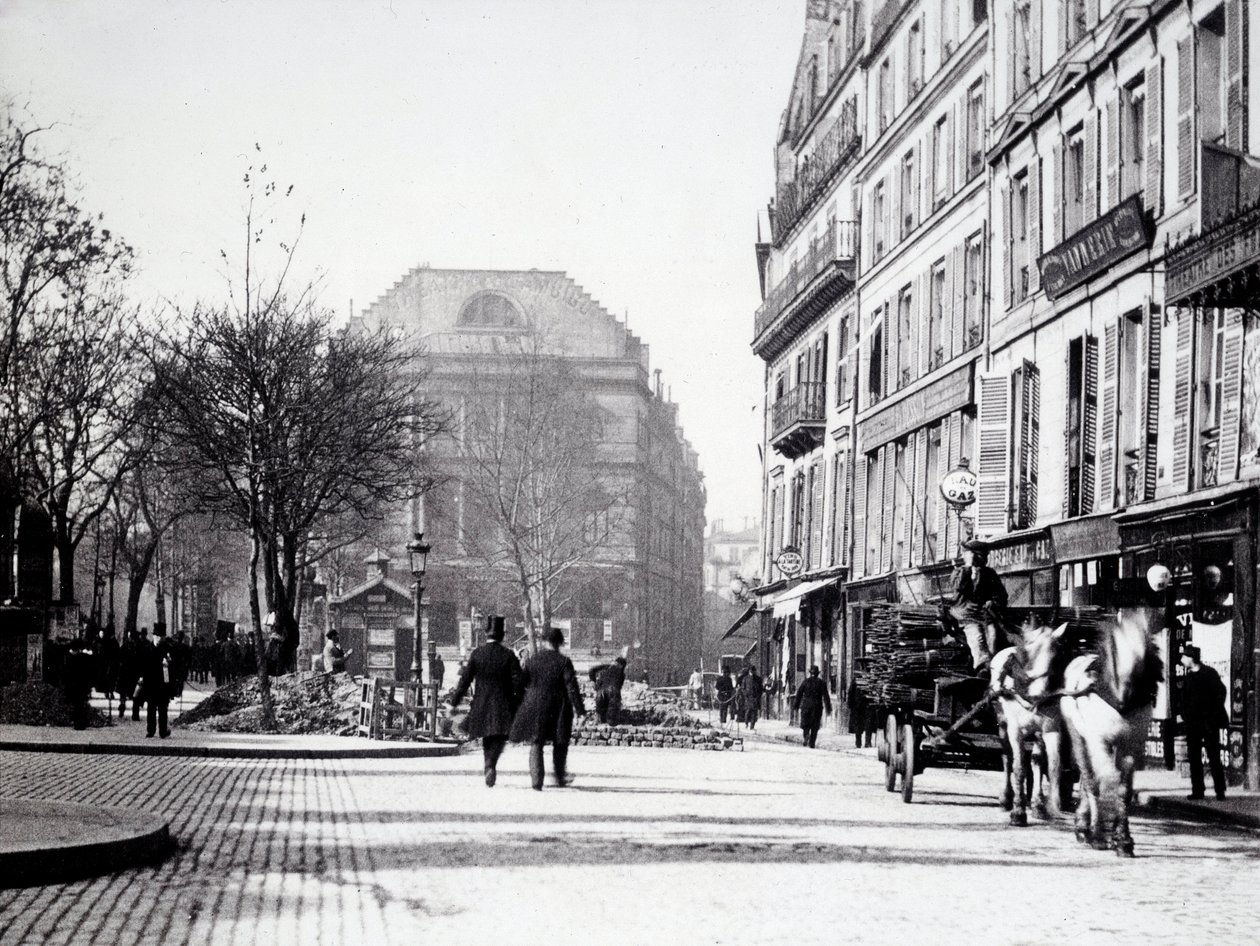 Una calle de París con el teatro Ambigu (3er distrito) de Unknown photographer