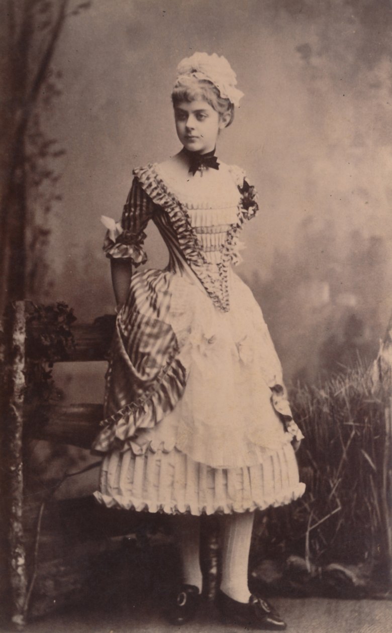 Baronesa Marie Alexandrine "Mary" von Vetsera (19 de marzo de 1871 - 30 de enero de 1889) (foto) de Unknown photographer