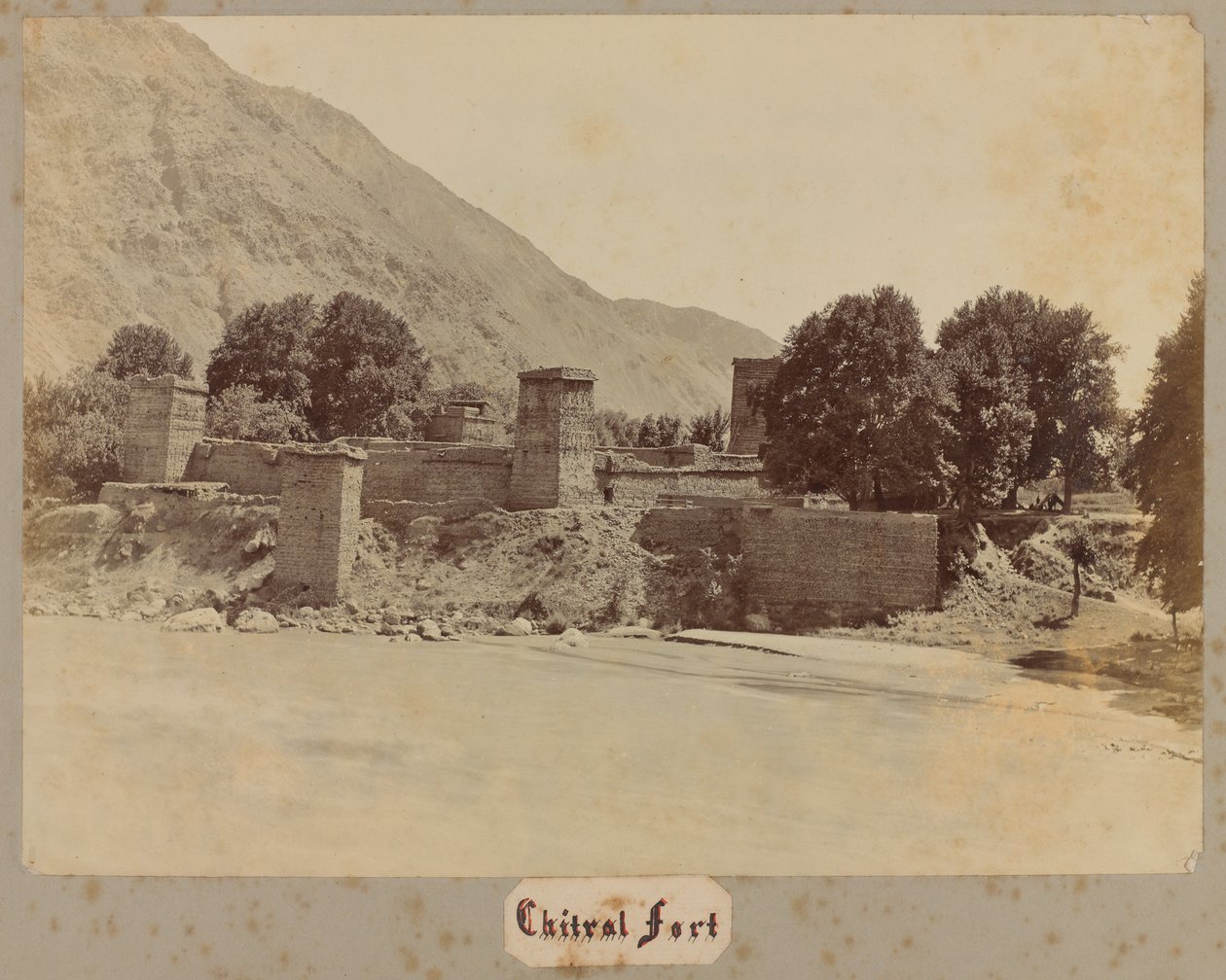 Fuerte Chitral, 1895 de Unknown