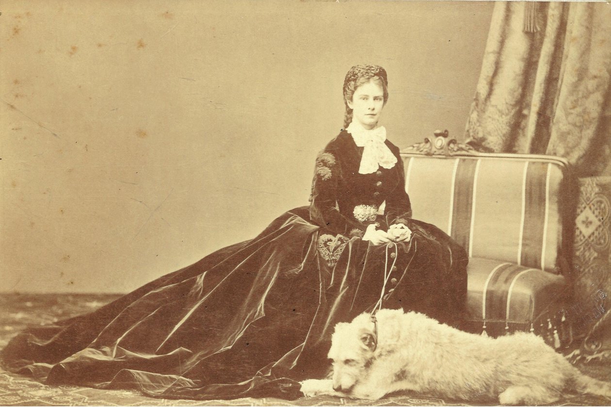 Isabel, emperatriz de Austria y reina consorte de Hungría (24 de diciembre de 1837 - 10 de septiembre de 1898) (foto) de Unknown photographer
