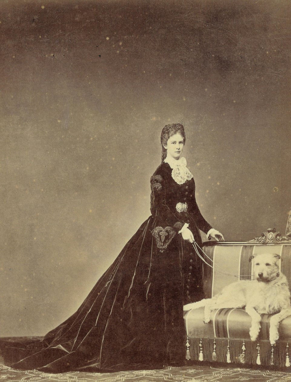 Isabel, emperatriz de Austria y reina consorte de Hungría (24 de diciembre de 1837 - 10 de septiembre de 1898) (foto) de Unknown photographer