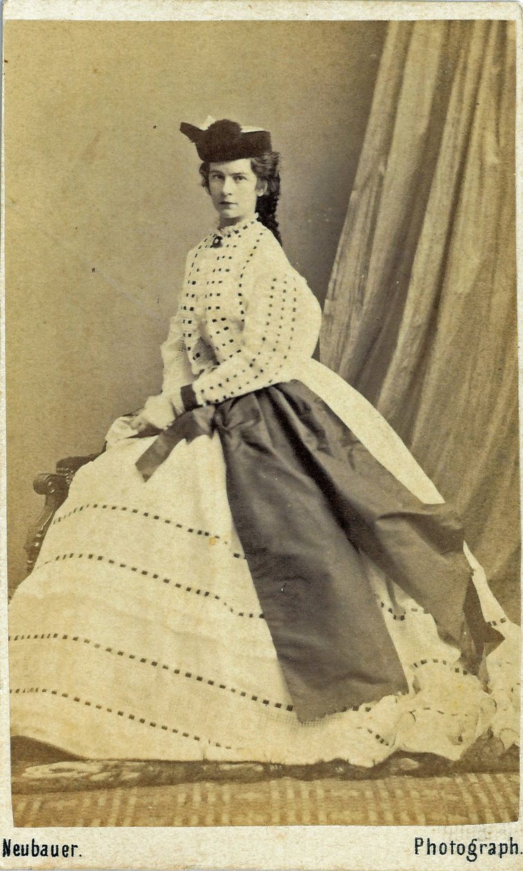 Isabel, emperatriz de Austria y reina consorte de Hungría (24 de diciembre de 1837 - 10 de septiembre de 1898) (foto) de Unknown photographer