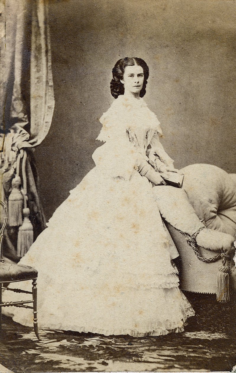 Isabel de Austria (Sissi) (1837-1898) 1860 - Retrato de Isabel de Wittelsbach (1837-1898) (Sissi), Emperatriz de Austria (1854-1898) y Reina de Hungría (1867-1898) de Unknown photographer