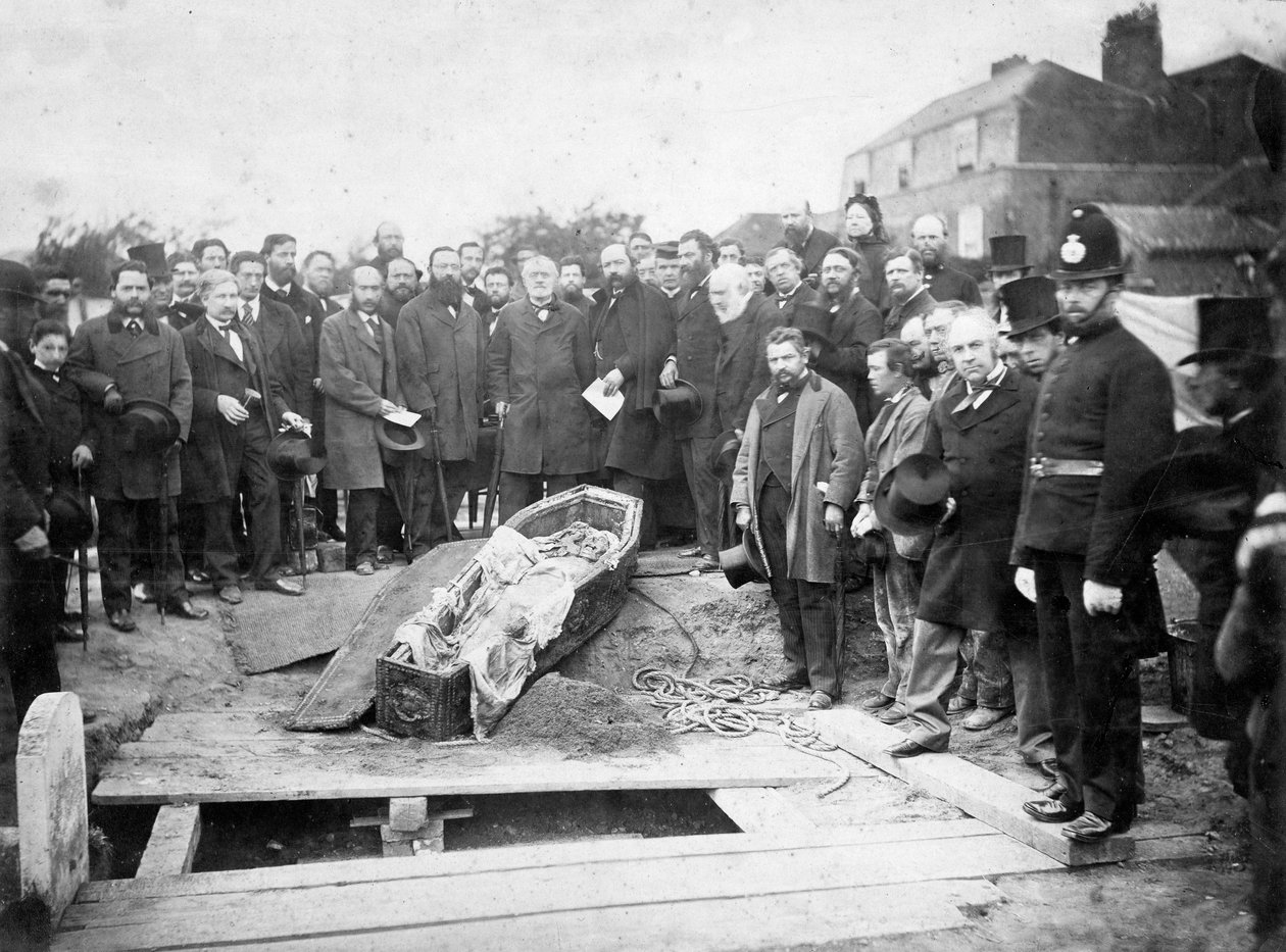 Exhumación del cuerpo de Ugo Foscolo en el cementerio de Chiswick en 1871 - foto del atelier Fratelli Caldesi de Unknown photographer