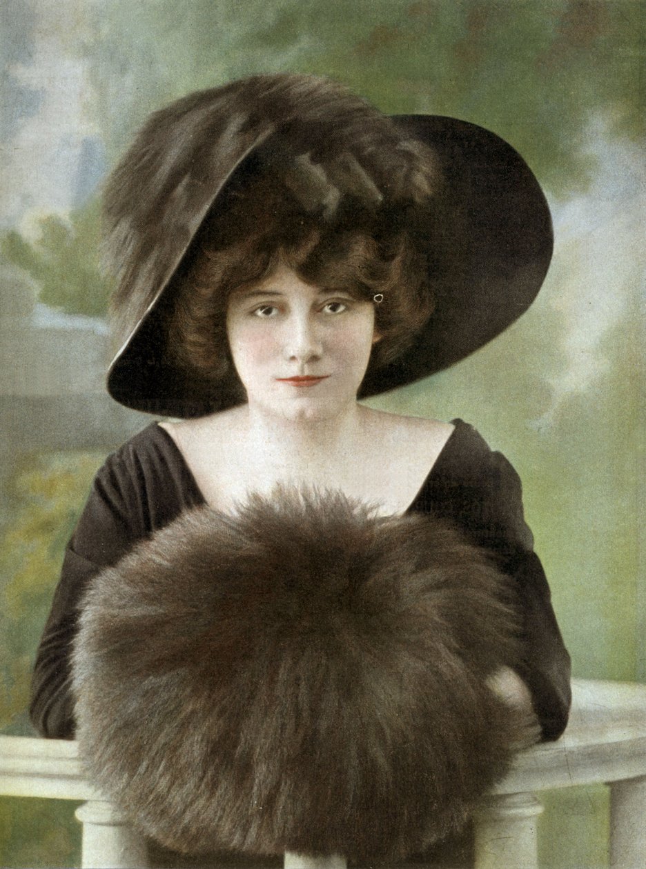 La comediante francesa Cora Laparcerie (1875-1951) foto del periódico francés "Le Theatre" 1 de enero de Unknown photographer