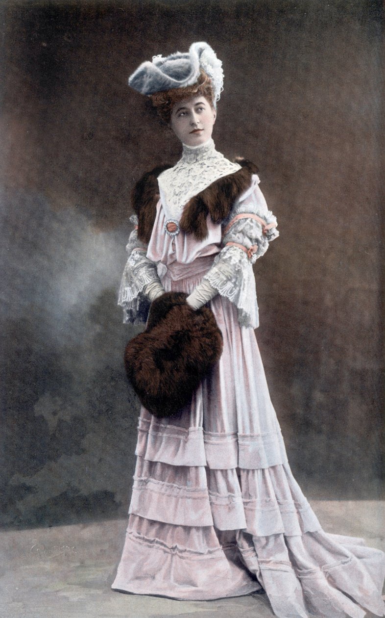 Gabrielle Dorziat (1880-1979), comediante francesa, foto de Reutlinger del periódico francés "Le Theatre" de septiembre de 1905. de Unknown photographer