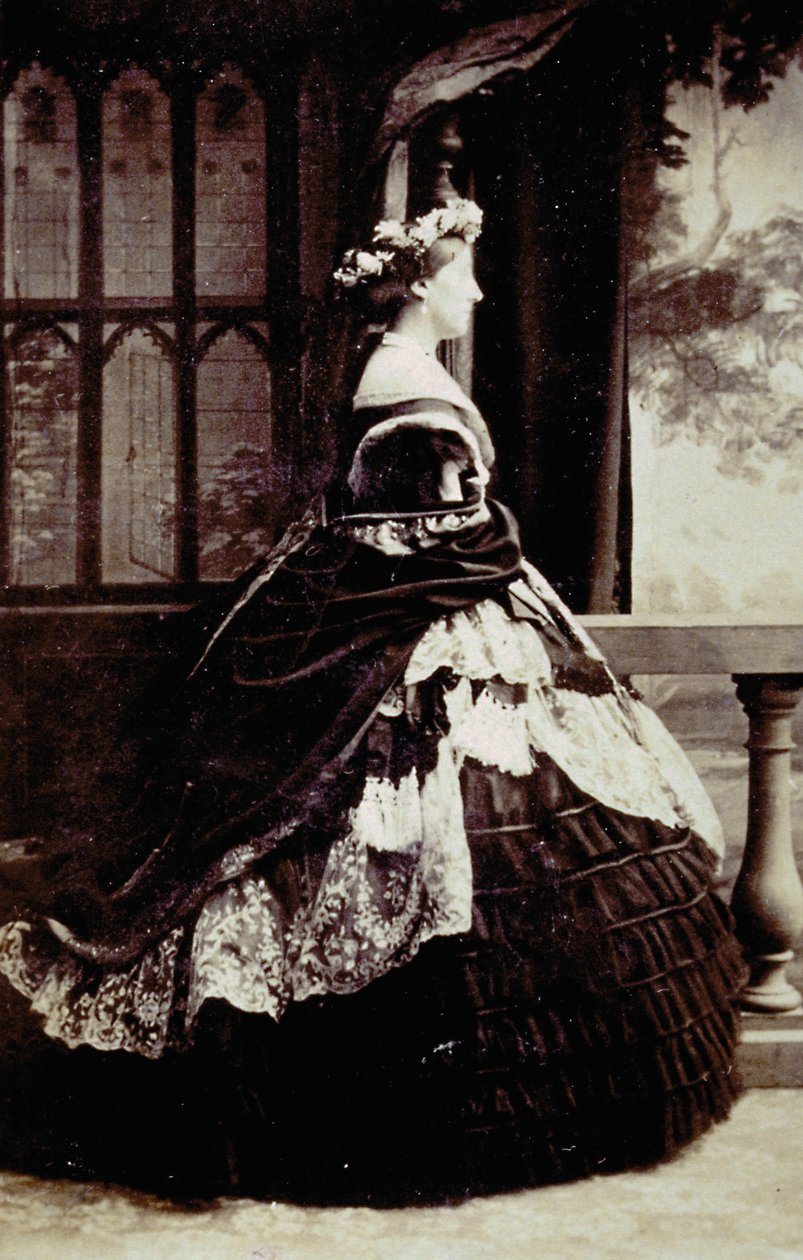 Retrato de cuerpo entero de la duquesa de Manchester en traje de noche de Unknown photographer