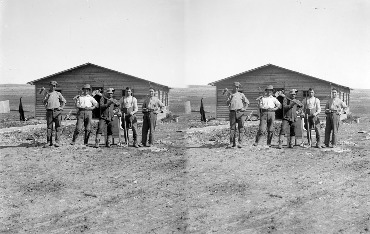 Retrato de grupo de colonos judíos en un kibutz en Palestina. c.1923 de Unknown photographer