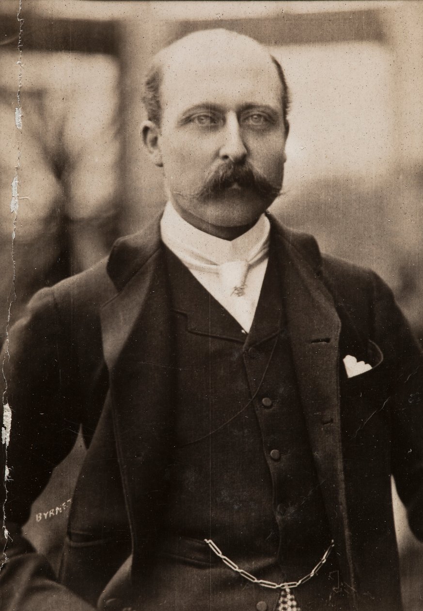 Retrato de medio cuerpo del duque Arthur William Connaught, hijo de la reina Victoria de Gran Bretaña. de Unknown photographer