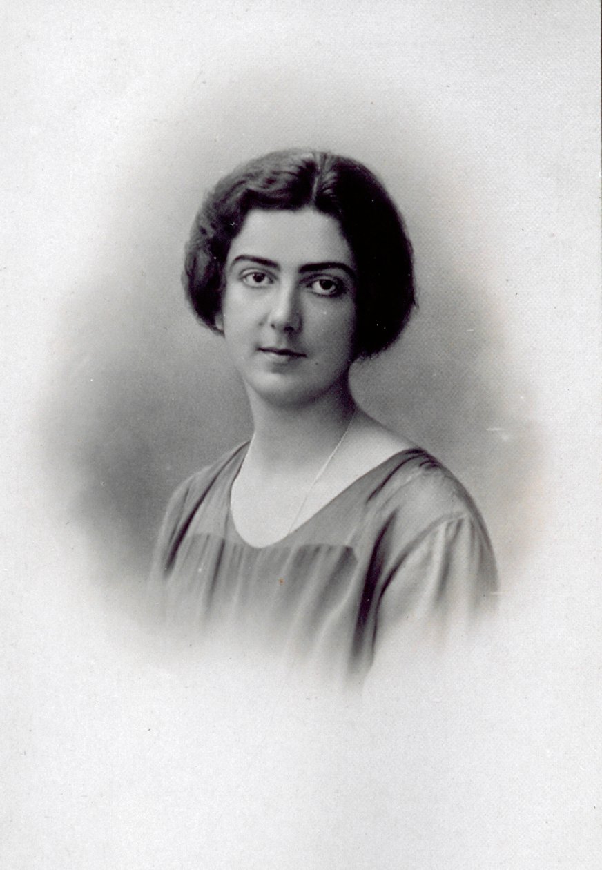Retrato de medio cuerpo de la princesa Jolanda de Saboya, sonriente el día de su boda de Unknown photographer
