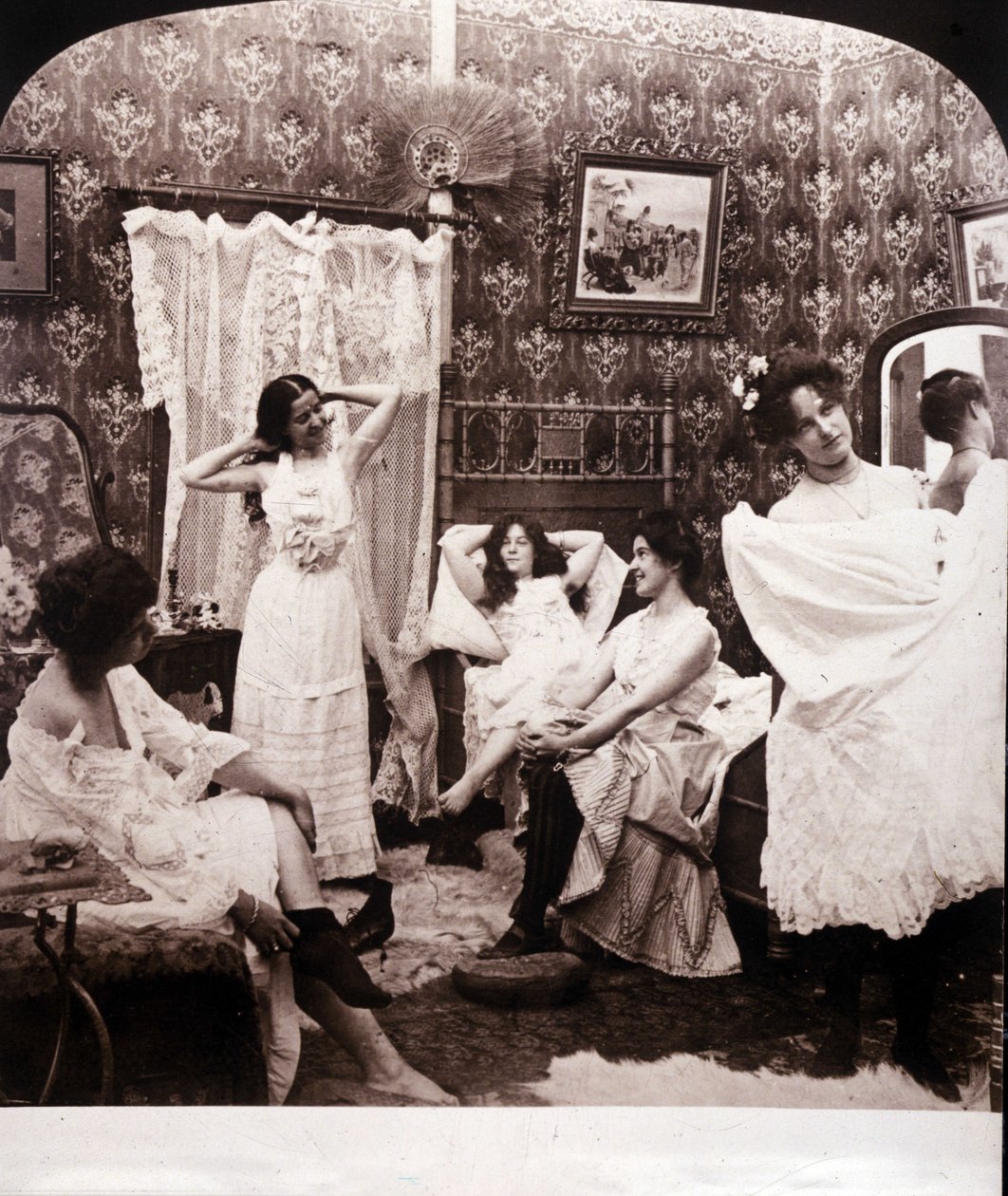 Interior de un burdel a finales del siglo XIX de Unknown photographer