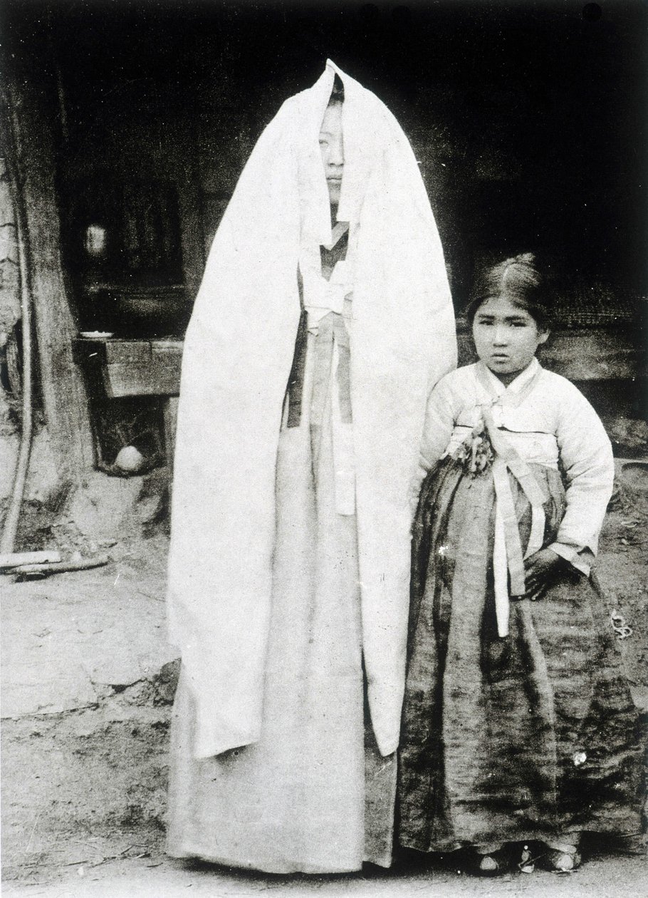 Mujer coreana y niña de Unknown photographer