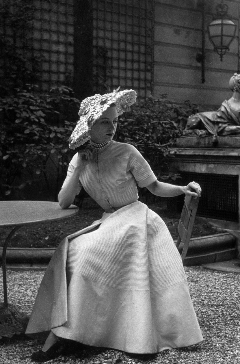 Moda Dior en 1948: Vestido "New Look" de Christian Dior (foto) de Unknown photographer