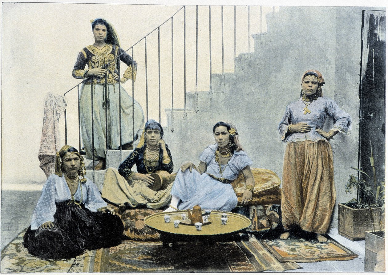 Mujeres moriscas de Argel tomando té - autochrome, finales del siglo XIX de Unknown photographer
