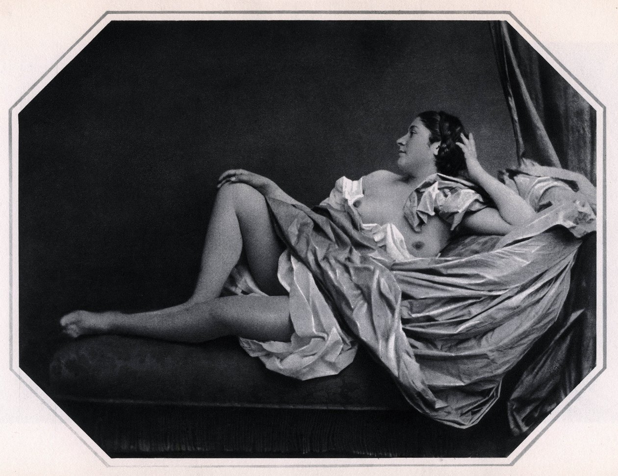 Mujer desnuda acostada alrededor de 1859. Fotografía anónima de Unknown photographer