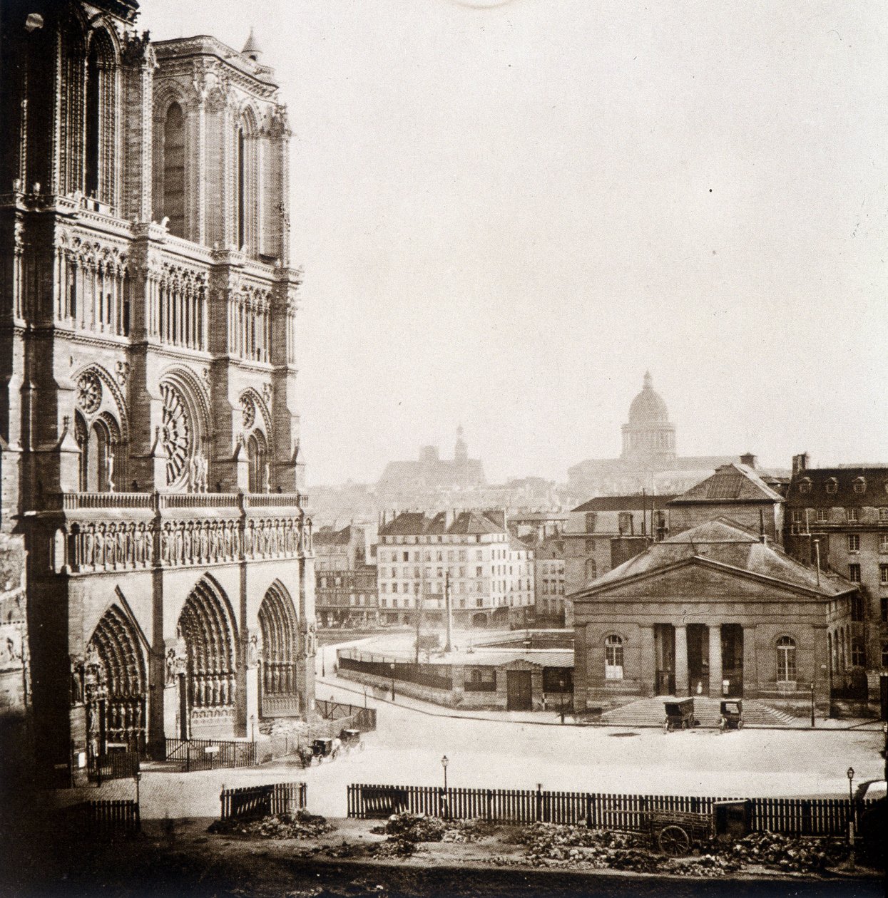 Notre Dame de París y la plaza, finales del siglo XIX de Unknown photographer