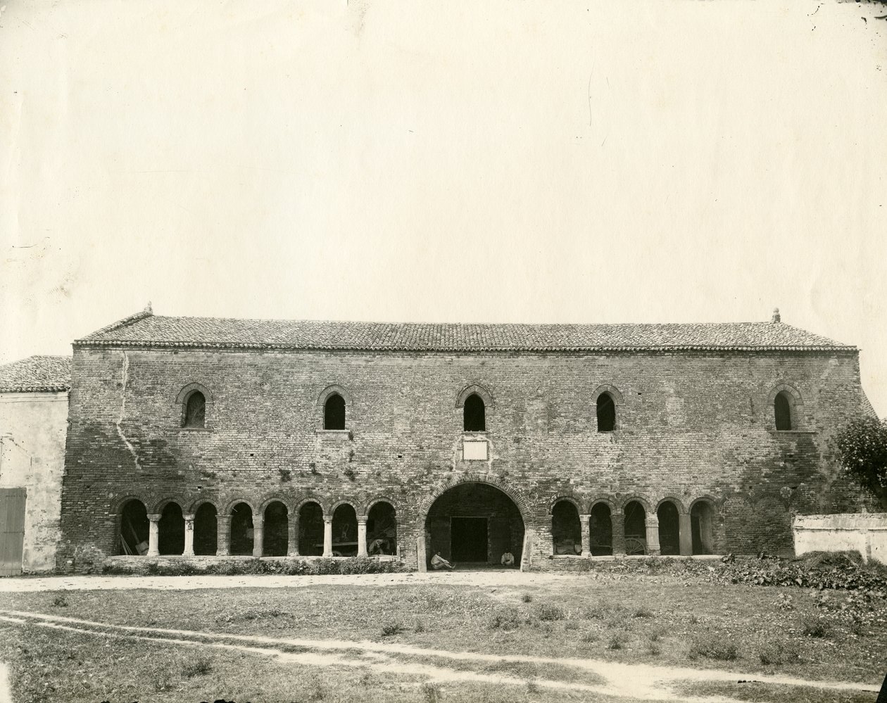 Palazzo della Ragione, abadía de Pomposa, Emilia-Romaña, Italia de Unknown photographer