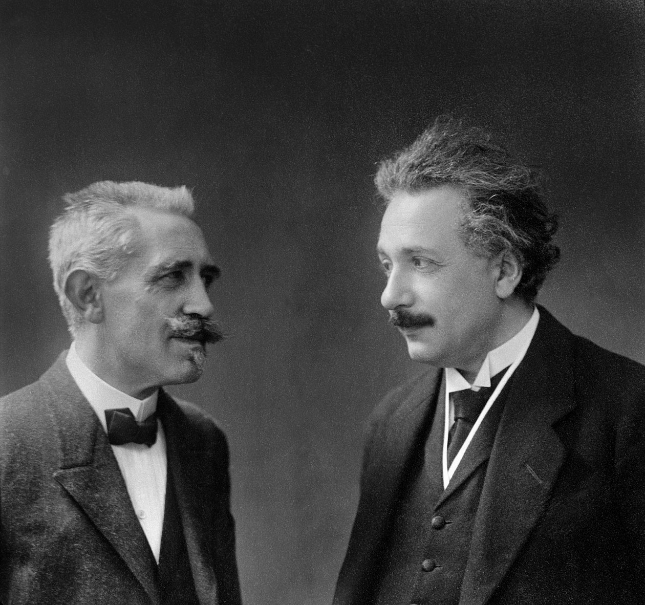 Paul Langevin y Albert Einstein de Unknown photographer