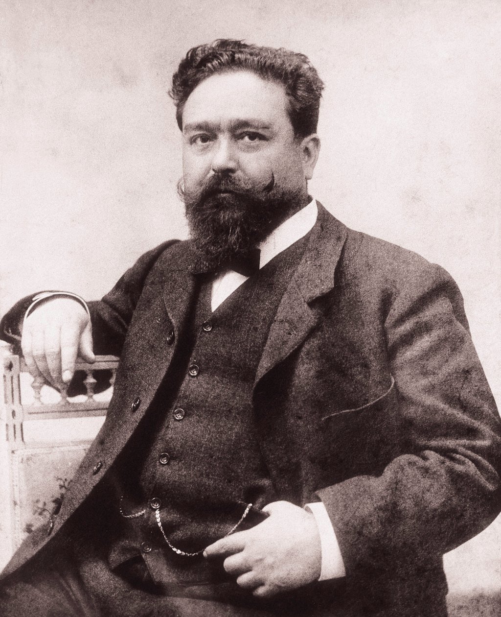 Retrato de Isaac Albéniz, pianista y compositor español. Fotografía, 1886. Fundación Albéniz, Madrid. de Unknown photographer