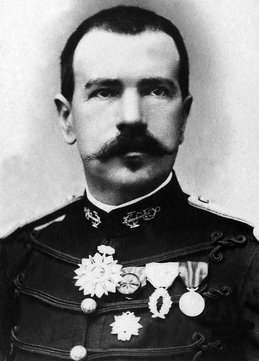 Retrato de Parfait Louis (Perfect-Louis) Monteil (1855-1925), teniente, coronel de la Infantería de Marina y explorador de África e Indochina de Unknown photographer