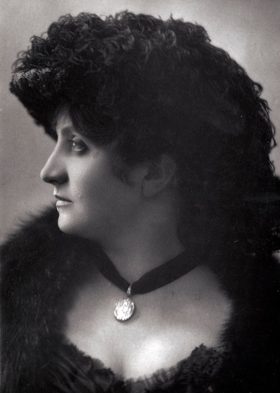 Retrato de Pauline Patry (Jeanne Cécile Pesty) (1856-?) actriz francesa de finales del siglo XIX de Unknown photographer