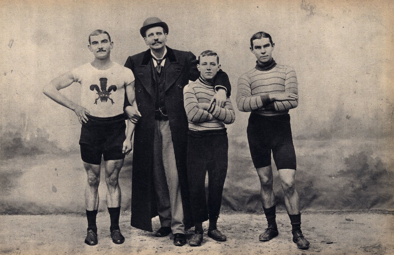 Retrato del equipo ciclista Gladiator. Fotografía, finales del siglo XIX, París. Colección Selva de Unknown photographer