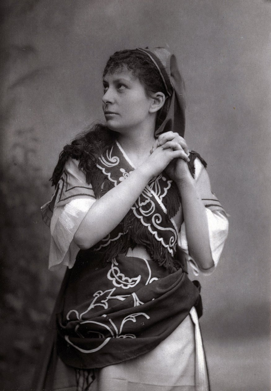 Retrato de la soprano Elisabeth Janvier en “Le Tribut de Zamora” de Charles Gounod en 1881. de Unknown photographer