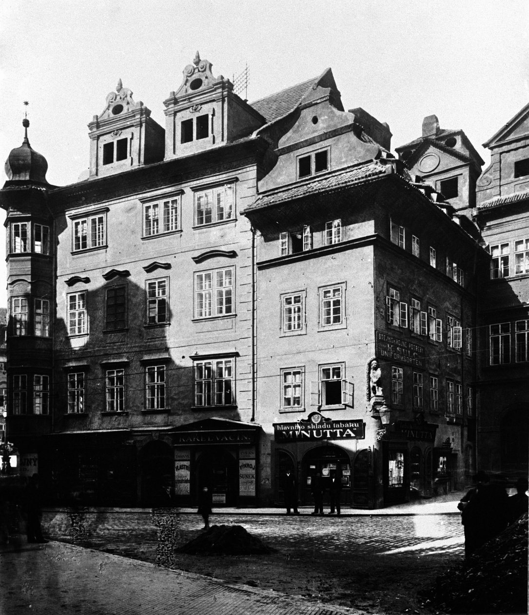 Praga, la casa Minutta, donde vivió el escritor Franz Kafka entre 1889 y 1896. de Unknown photographer