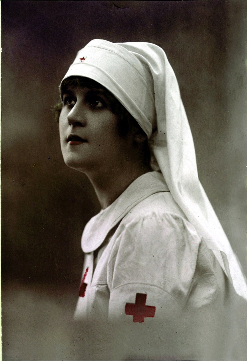 Enfermera de la Cruz Roja, Primera Guerra Mundial (foto coloreada a mano) de Unknown photographer
