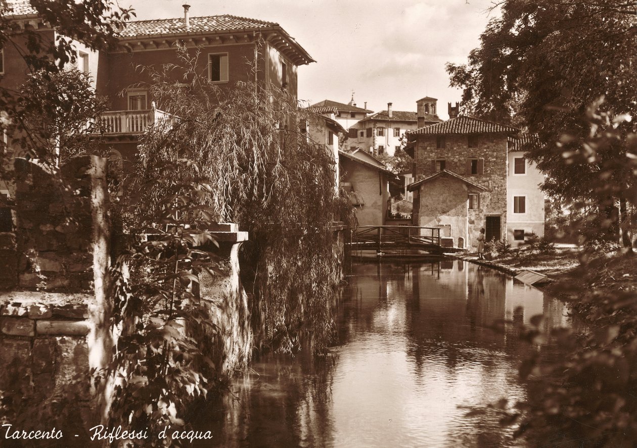 Tarcento, reflejos en el agua, tarjeta postal de Unknown photographer