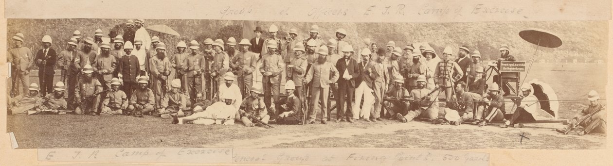 Voluntarios de Rifles del Ferrocarril de la India Oriental en su campamento de ejercicio de Unknown photographer