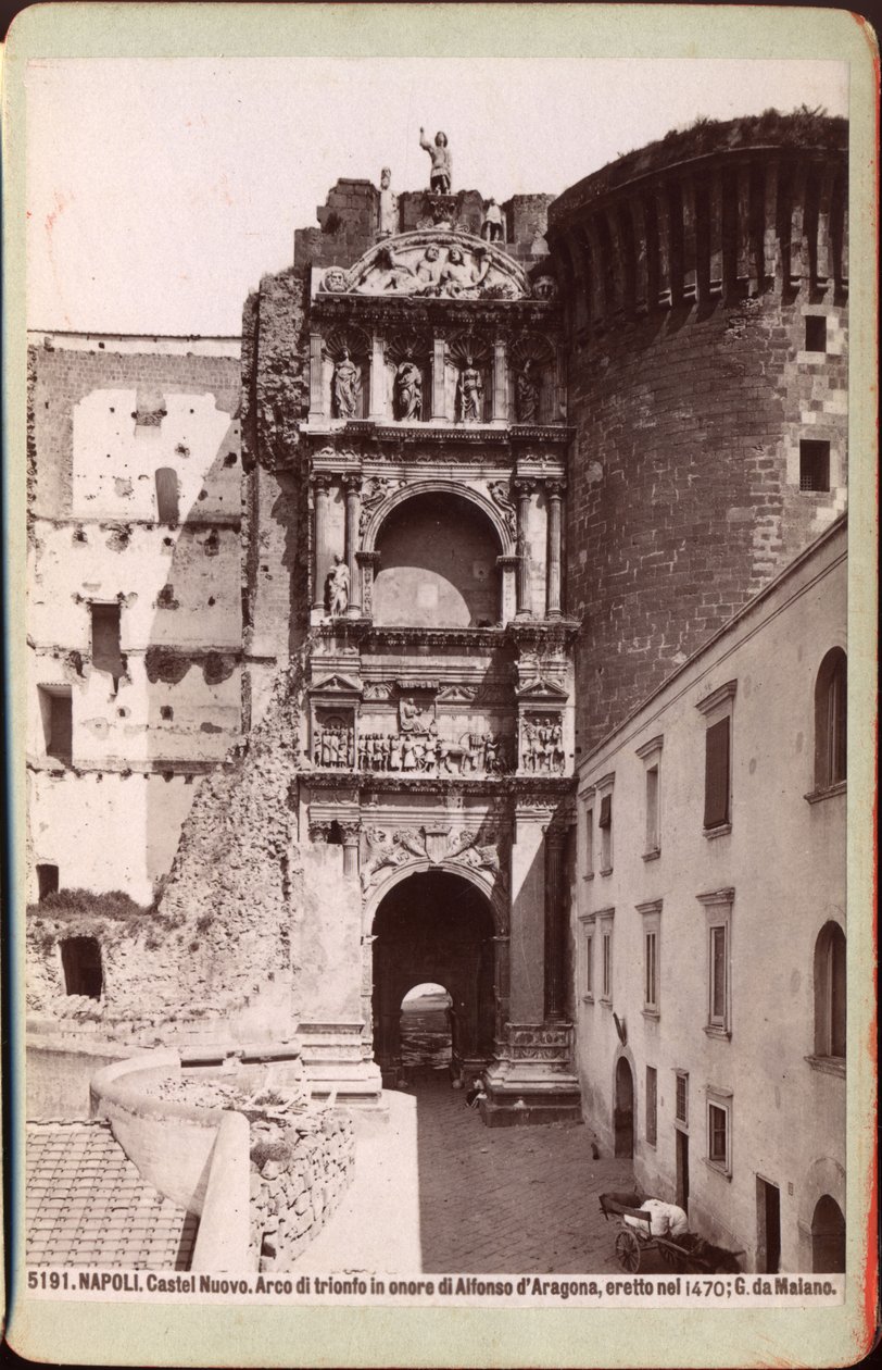 Arco triunfal del Castel Nuovo, Nápoles, hacia 1880 (fotografía) de Unknown photographer