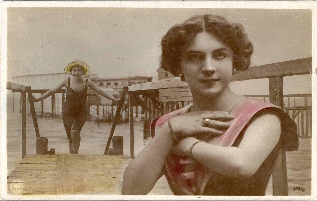 Mujeres en traje de baño, c. 1908 (tarjeta postal) de Unknown photographer