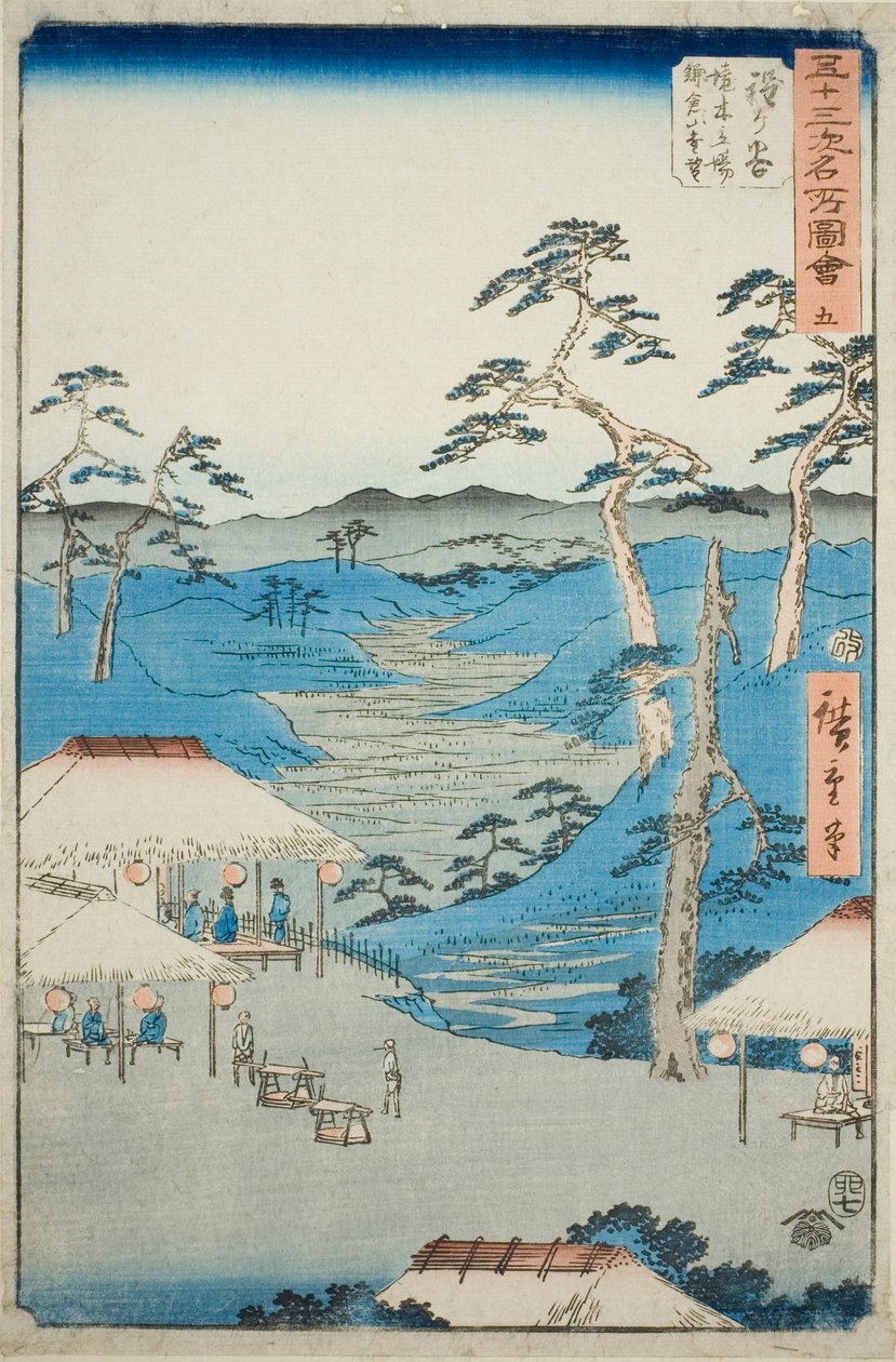 Hodogaya: Vista Lejana de las Montañas Kamakura desde la Casa de Descanso cerca del Árbol Límite (Hodogaya, Kyoboku tateba Kamakura yama enbo), no. 5 de la serie "Vistas Famosas de las Cincuenta y Tres Estaciones (Gojusan tsugi meisho zue)" de Utagawa Hiroshige