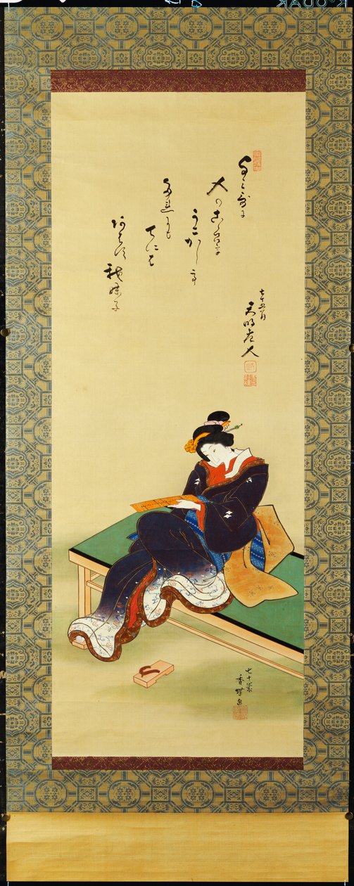 Una mujer sentada en un banco sosteniendo una tarjeta de poema, c.1855 de Utagawa Kunisada