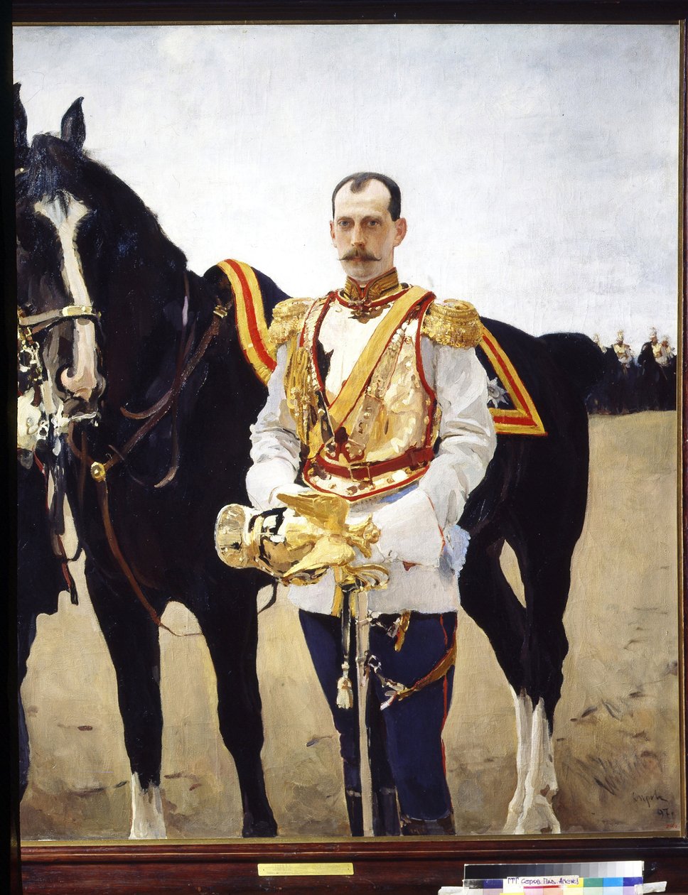 Retrato del Gran Duque Paul Alexandrovich de Rusia (1860-1919). (Retrato del Gran Duque Paul Alexandrovich de Rusia). Con el uniforme de un oficial de caballería del ejército imperial ruso, cerca de su caballo. Pintura de Valentin Alexandrovich Serov ( de Valentin Aleksandrovich Serov