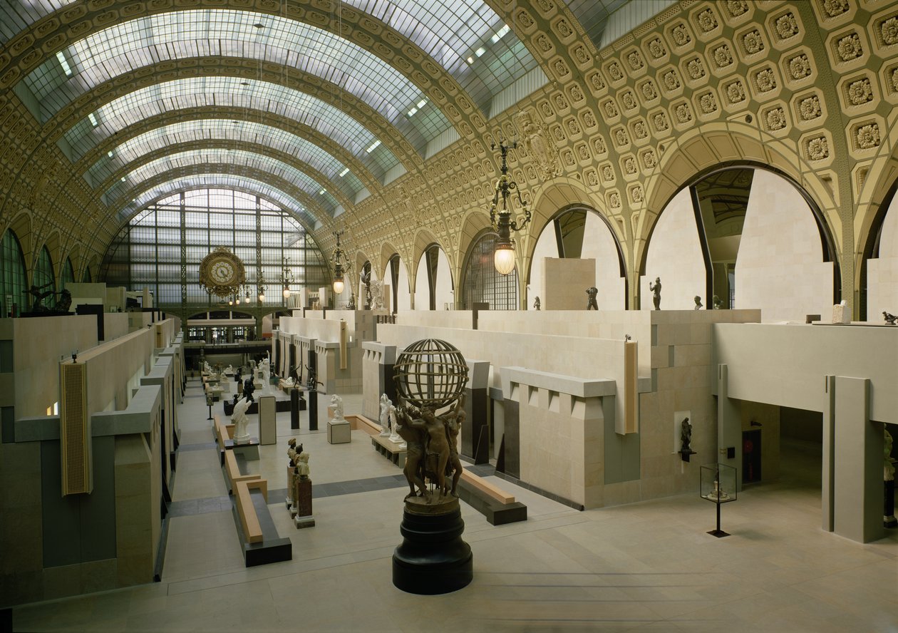 Vista interior de la entrada principal, construida originalmente en 1900 de Victor Alexandre Laloux