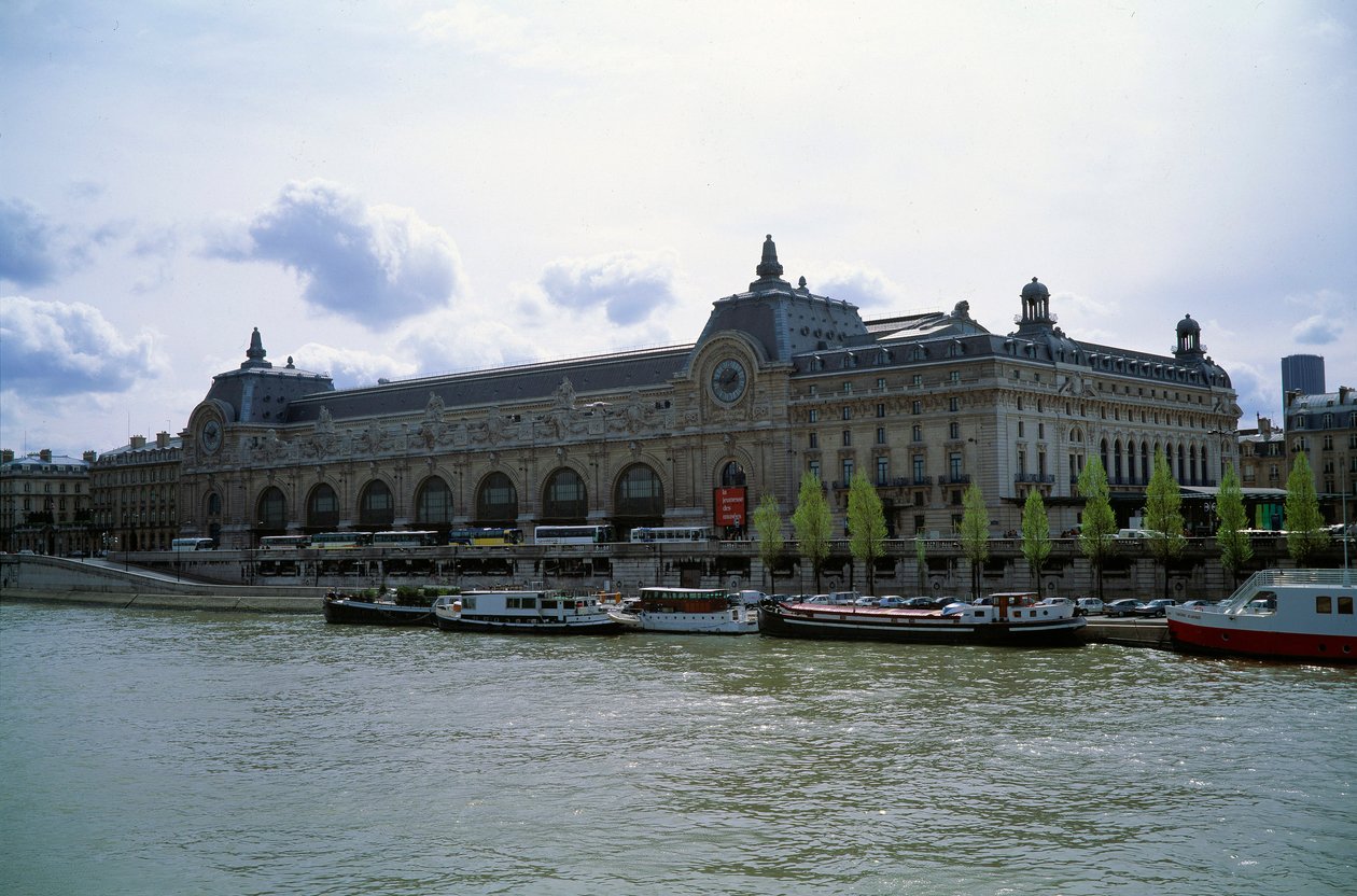 Vista exterior del museo de Orsay en París de Victor Alexandre Laloux