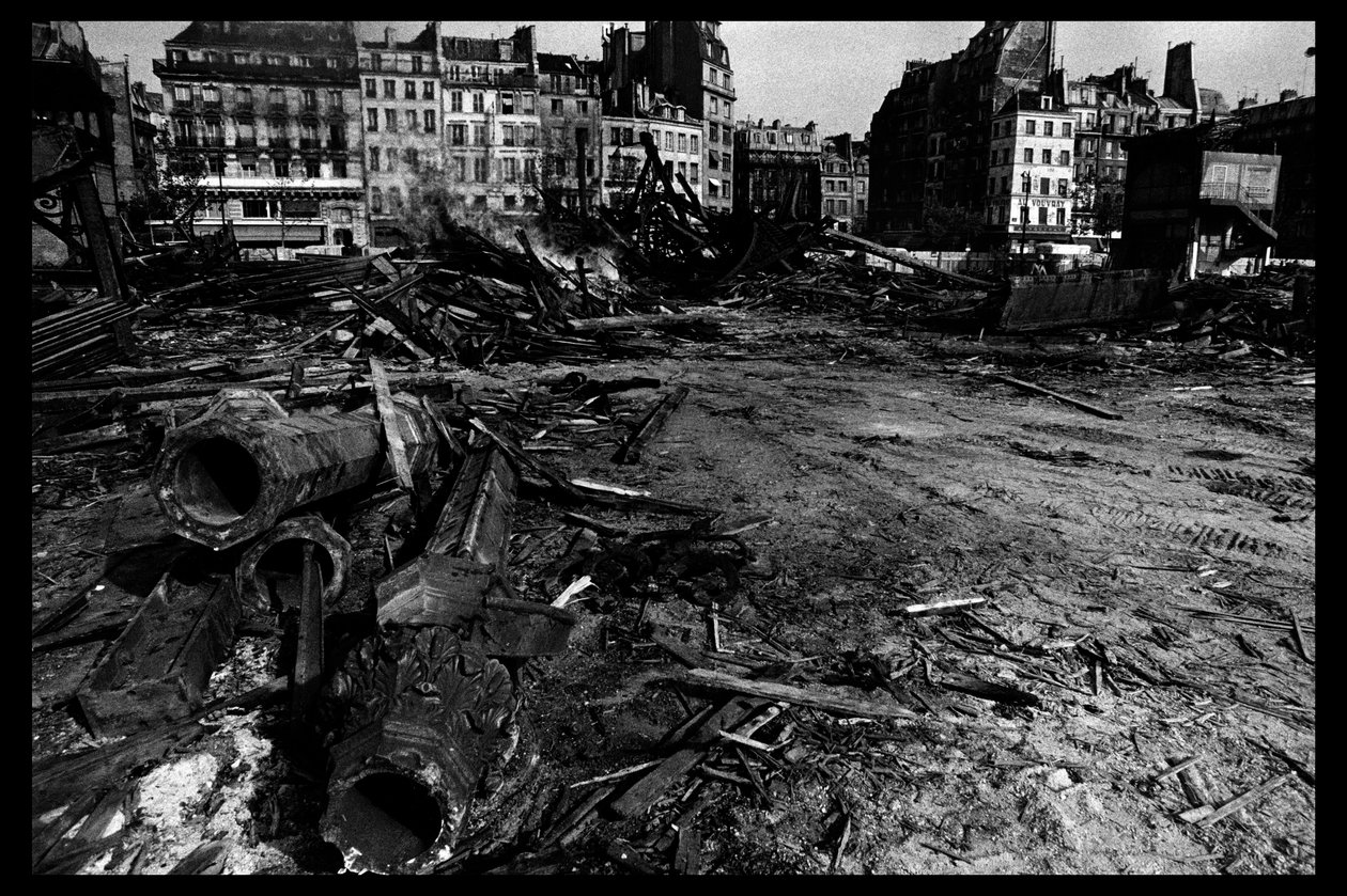 Demolición del mercado central en París, en agosto de 1971 (foto en blanco y negro) de Victor Baltard