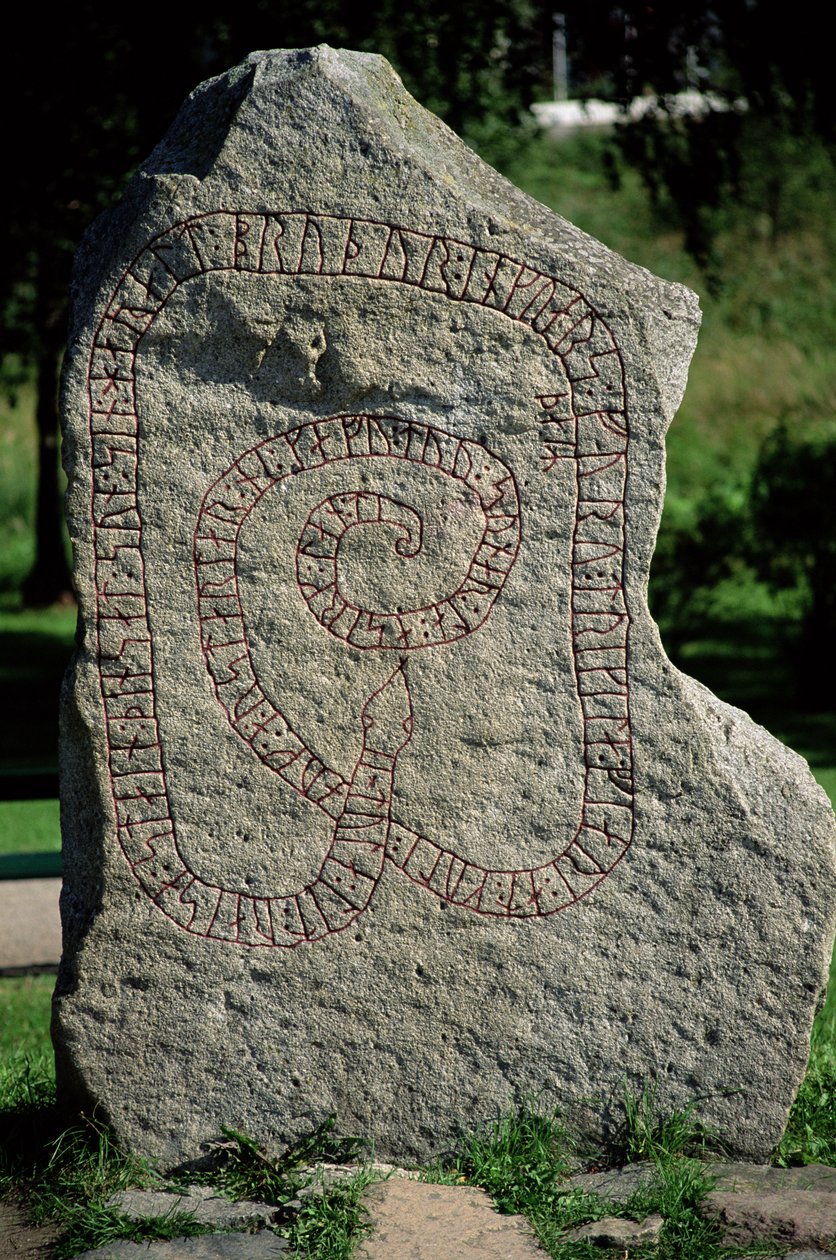Piedra rúnica fuera del castillo de Gripsholm de Viking