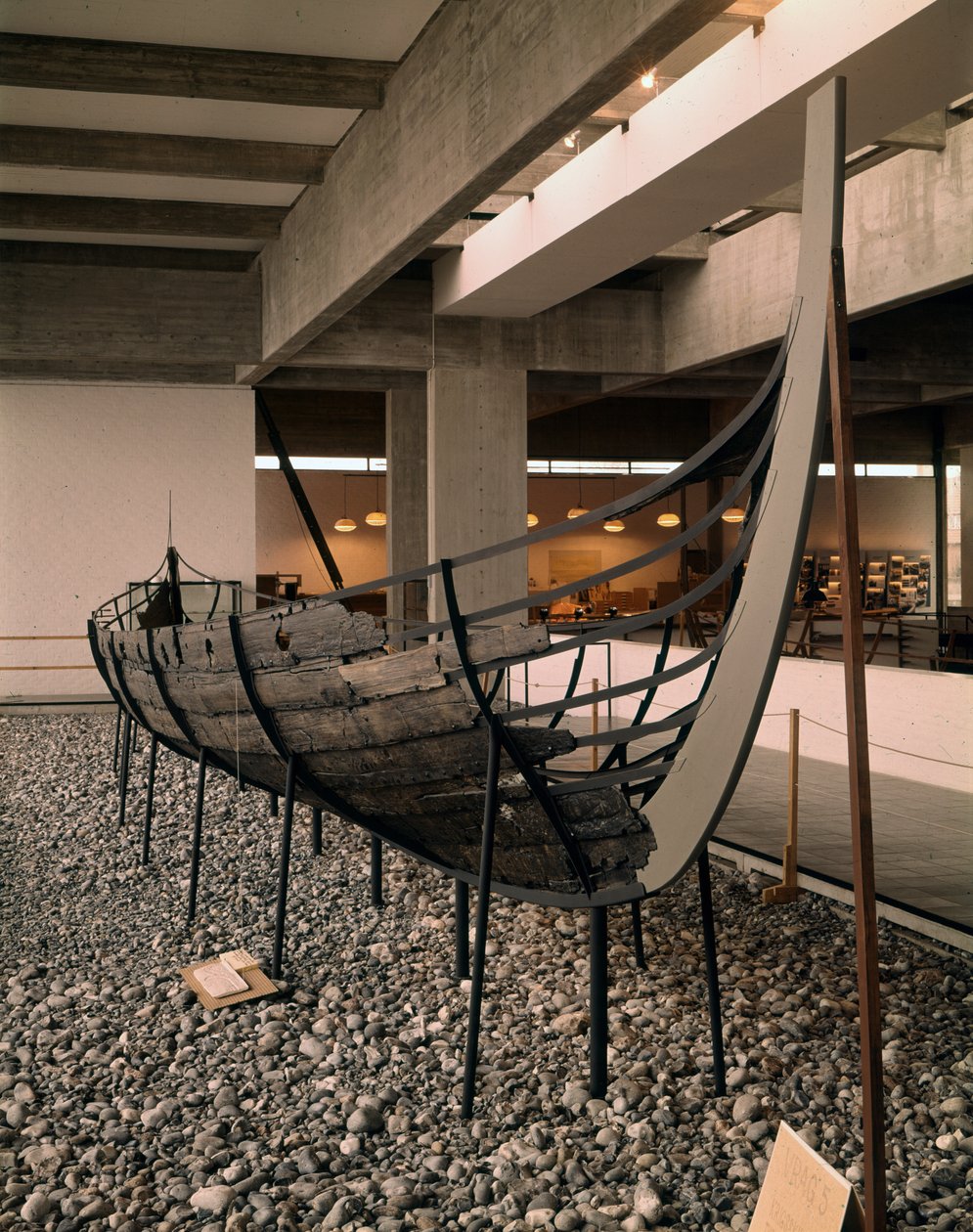 Barco vikingo (drakkar o Langskip) encontrado en el fiordo de Roskilde, Dinamarca, c.1030 de Viking