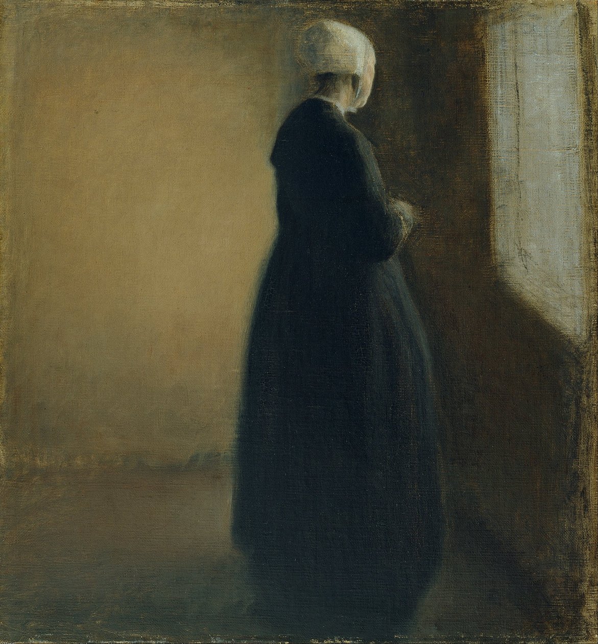 Una anciana de pie junto a una ventana de Vilhelm Hammershøi