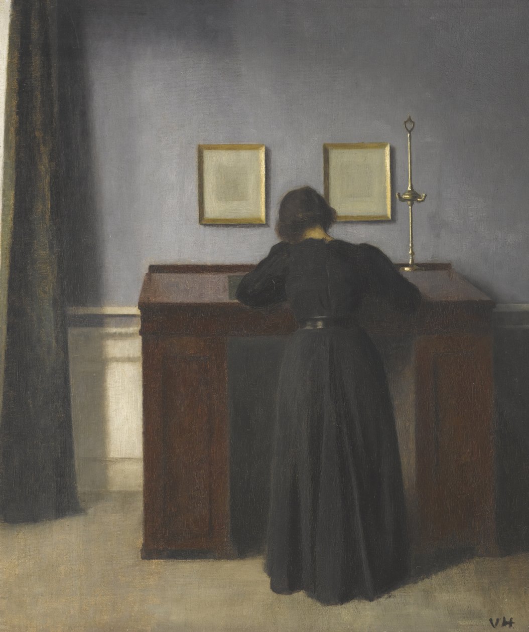 Ida de pie en un escritorio de Vilhelm Hammershøi