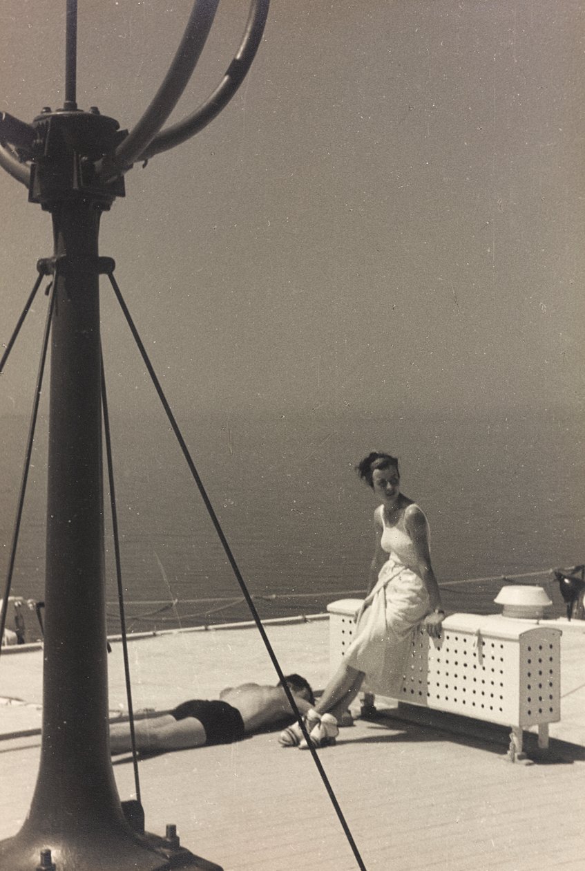 Pareja a bordo del crucero "Oceania", del álbum "At the Edge of Oceania 28th July to 10th August 1935". de Vincenzo Balocchi
