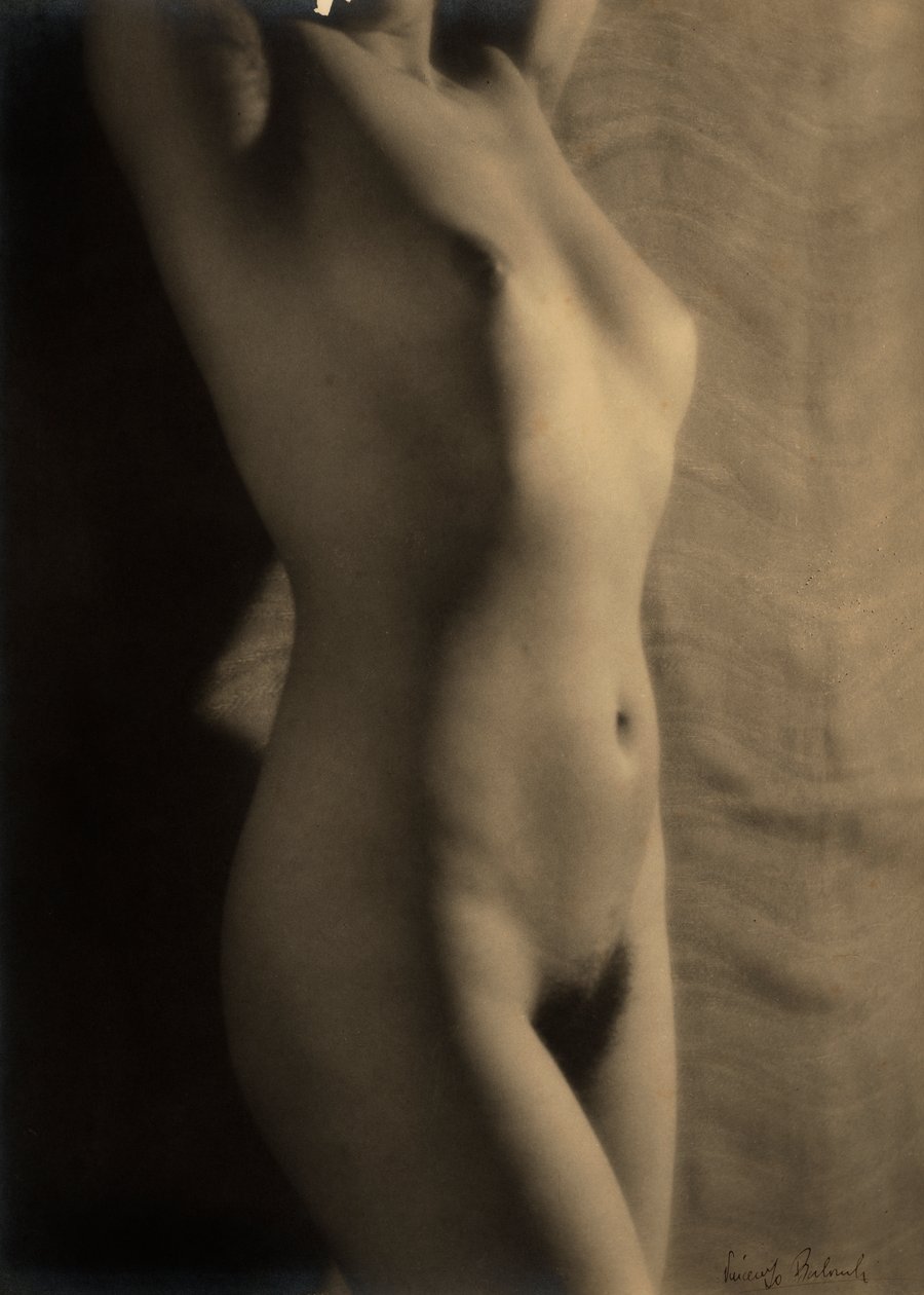 Desnudo femenino (foto b/n) de Vincenzo Balocchi