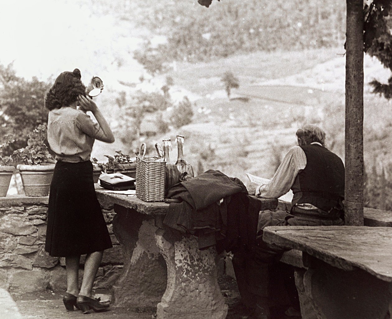 Gente durante un picnic, c.1955-60 (foto b/n) de Vincenzo Balocchi