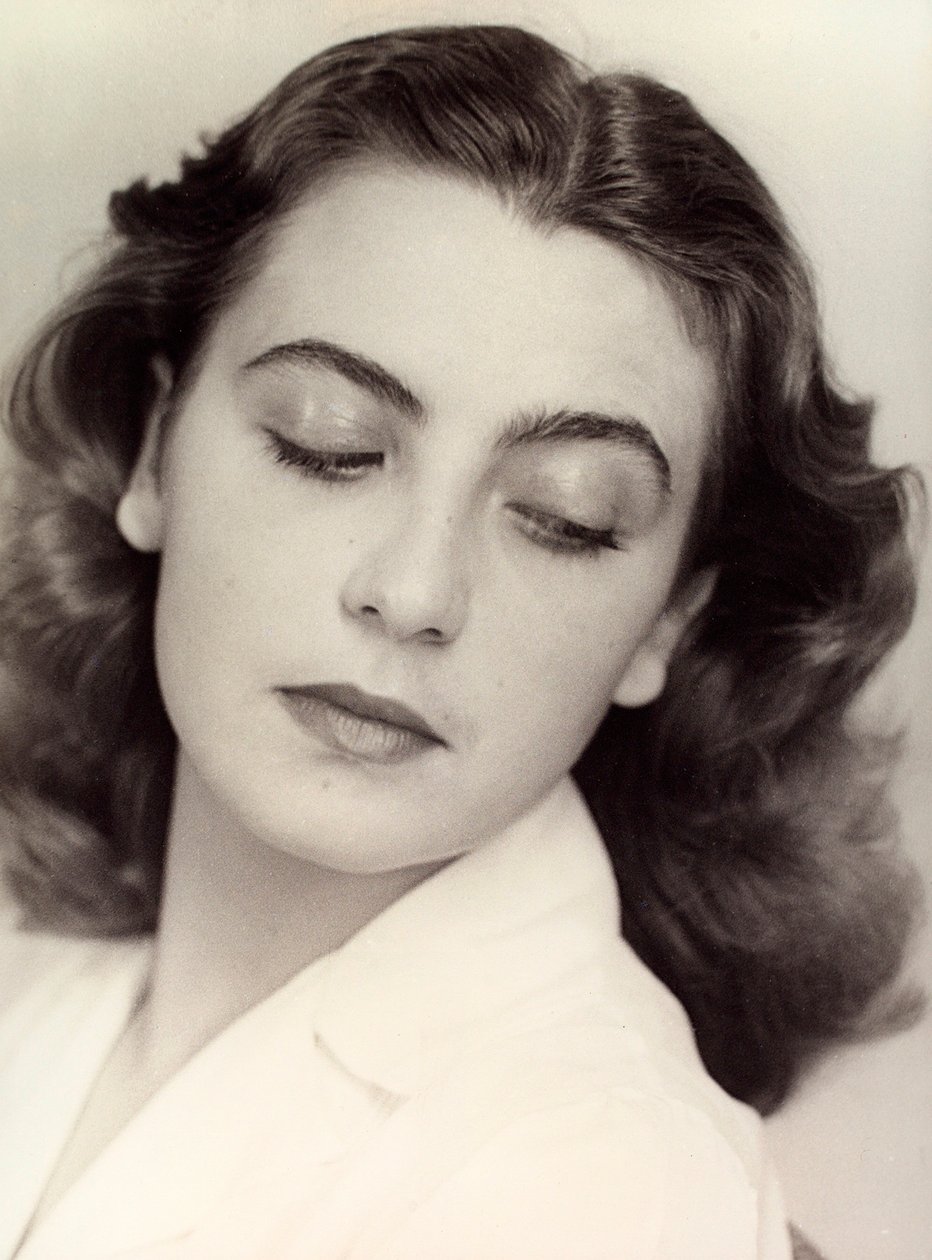 Retrato de mujer joven, c.1940 (foto b/n) de Vincenzo Balocchi