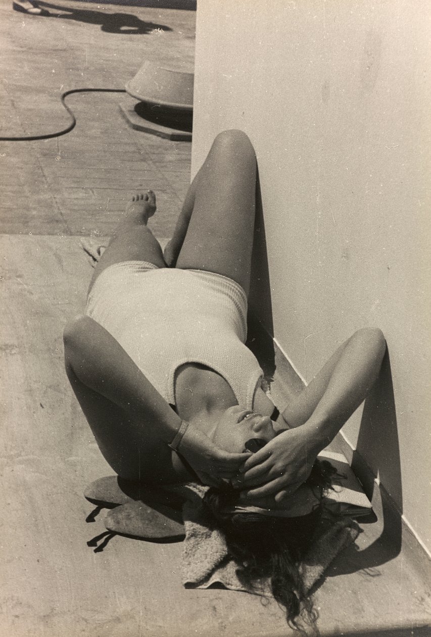 Mujer a bordo del crucero "Oceania", del álbum "At the Edge of Oceania 28th July to 10th August 1935". de Vincenzo Balocchi