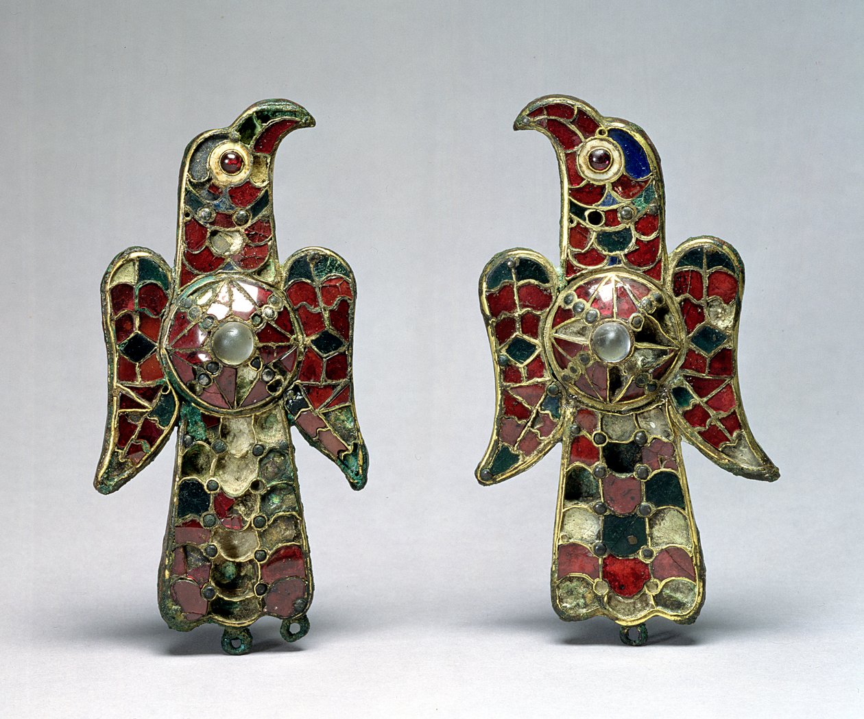 Dos fíbulas en forma de águila, descubiertas en un cementerio en la provincia de Badajoz, España, siglo VI de Visigothic